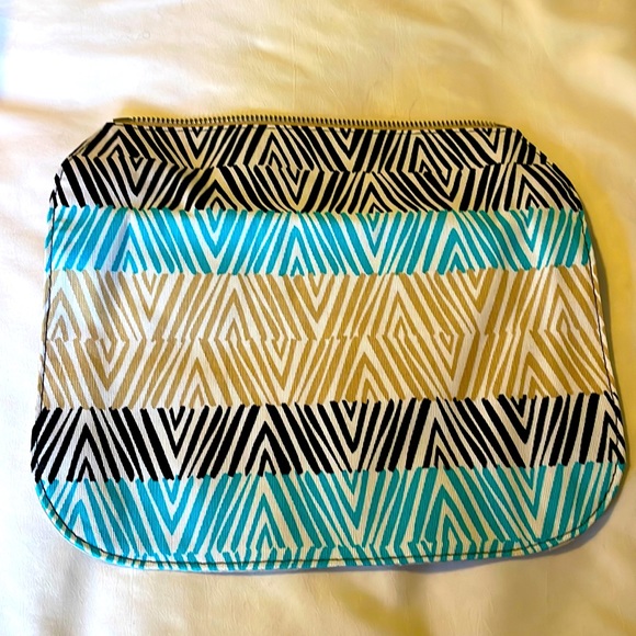 thirty-one Handbags - Cute patterned thirty-one purse flap